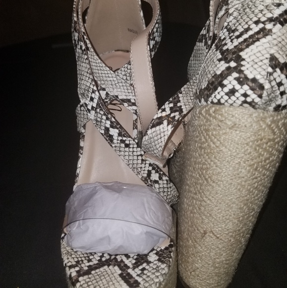 Faux snake skin wedges - Picture 2 of 3